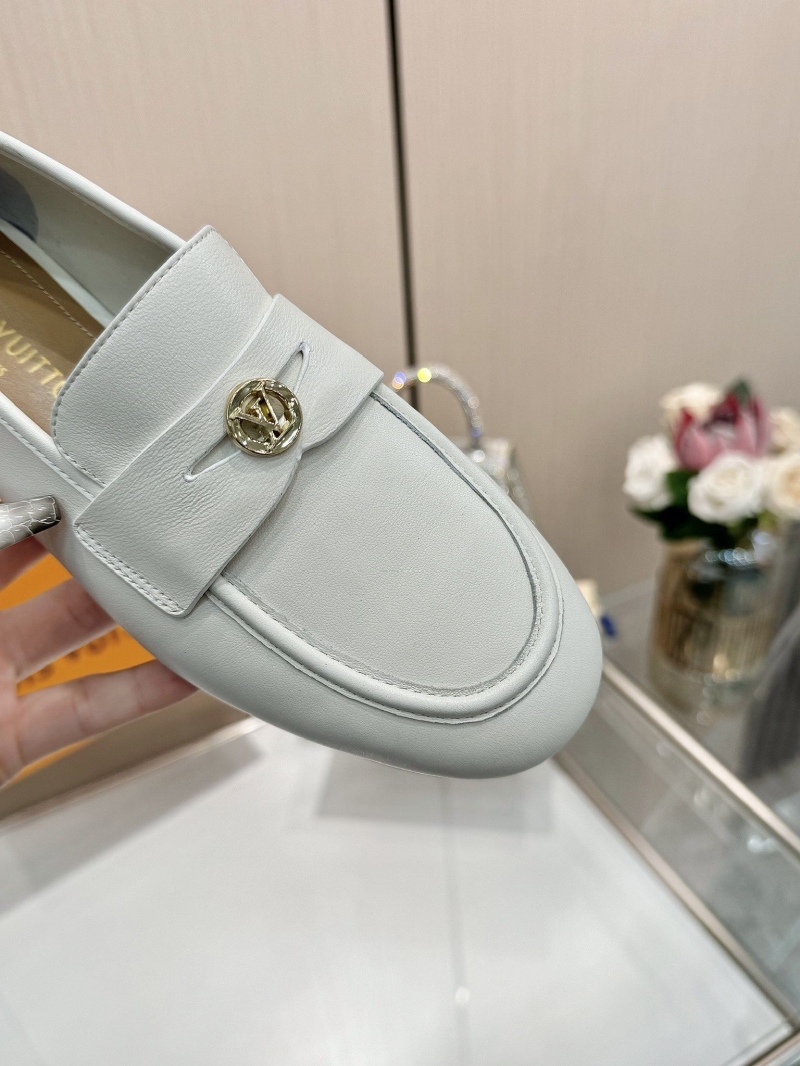 l0vis Vvtt0n loafers